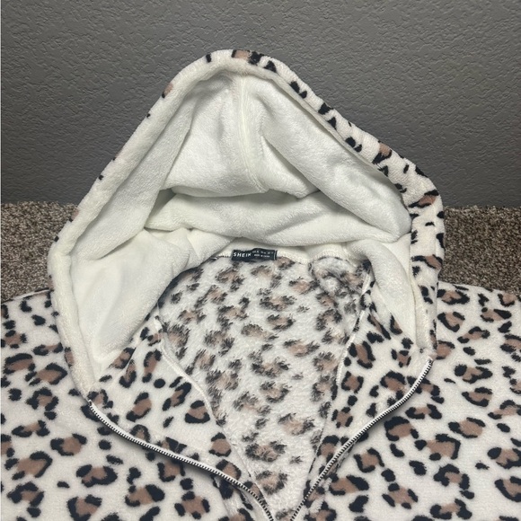 SHEIN Women’s XL White Leopard Print Fleece Jacket - Picture 7 of 13